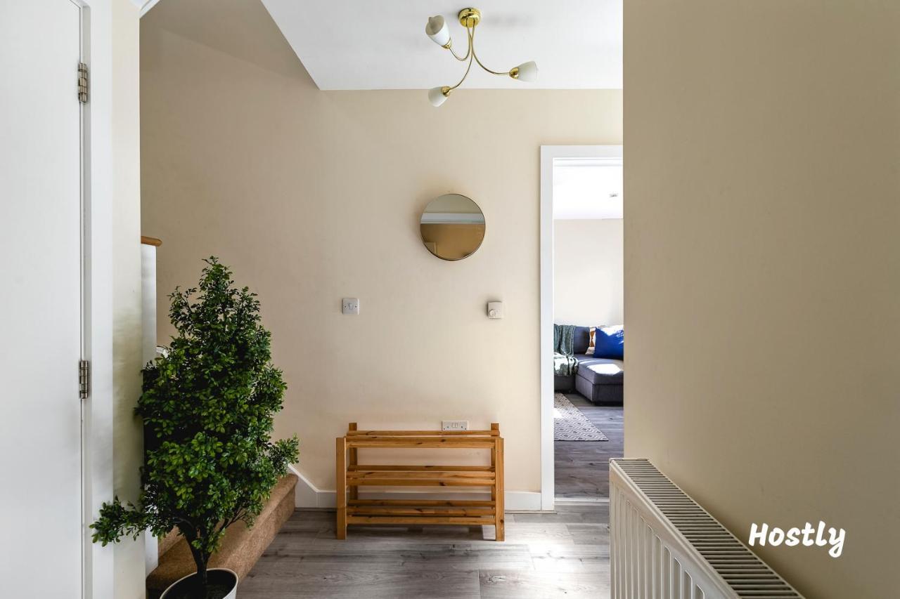 Puffin Way - Comfortable, Spacious House With Parking เรดดิ้ง ภายนอก รูปภาพ