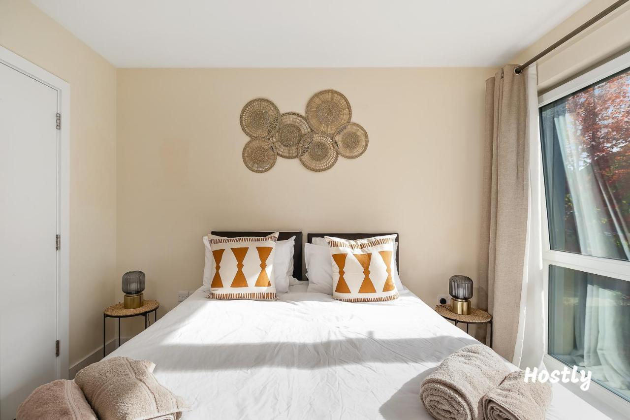 Puffin Way - Comfortable, Spacious House With Parking เรดดิ้ง ภายนอก รูปภาพ
